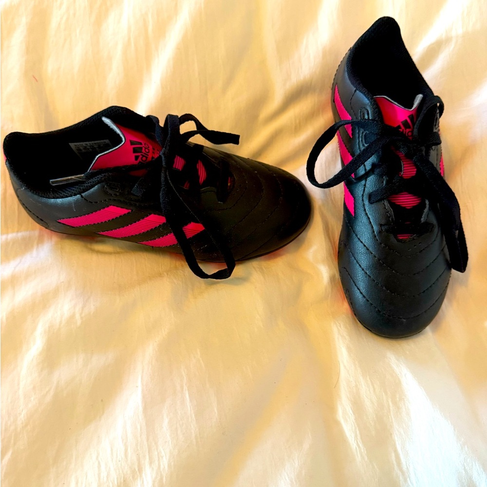 Girls youth 12k Adidas Soccer Cleats in black with hot pink stripes